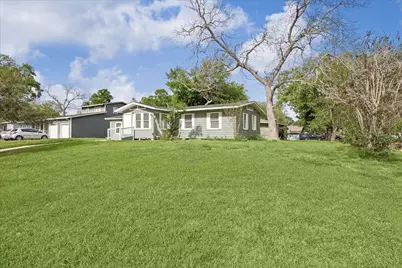 613 Winding Way Street, Lake Jackson, TX 77566 - Photo 2