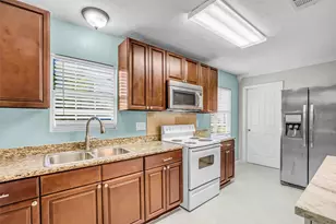 5746 Groveton St, Houston, TX 77033 - Photo 12