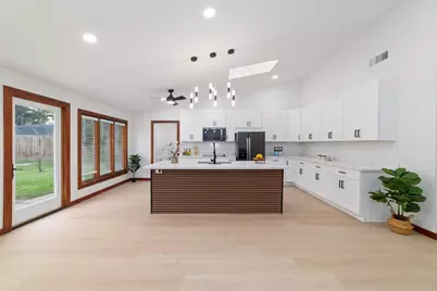 11411 Ash Creek Drive, Houston, TX 77043 - Photo 10