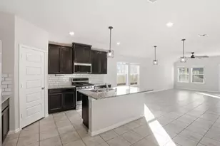 10105 Waterwall Ln, Texas City, TX 77591 - Photo 6