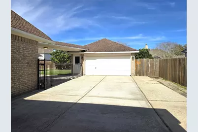 1813 Sandy Lake Drive, Friendswood, TX 77546 - Photo 30