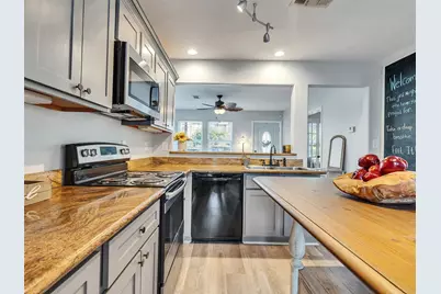 7121 Avenue P 1/2, Galveston, TX 77551 - Photo 2