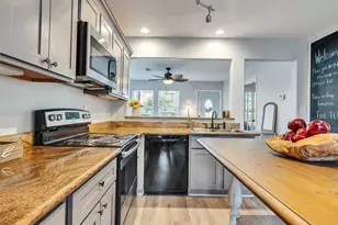 7121 Ave P 1/2, Galveston, TX 77551 - Photo 2