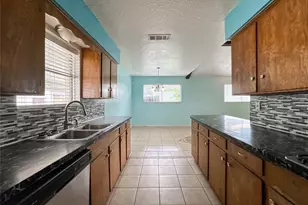 4522 Sage Cir, Baytown, TX 77521 - Photo 10