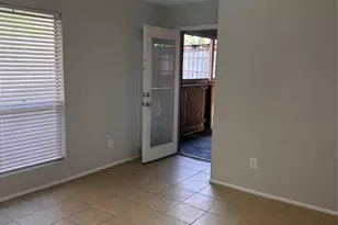 5665 Birchmont Dr, Houston, TX 77091 - Photo 4