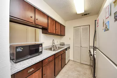 9433 Pagewood Lane, Houston, TX 77063 - Photo 12