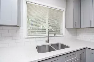 7406 Schiller St, Houston, TX 77055 - Photo 10