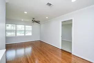 7406 Schiller St, Houston, TX 77055 - Photo 12
