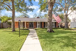 737 Country Ln, Houston, TX 77024 - Photo 2