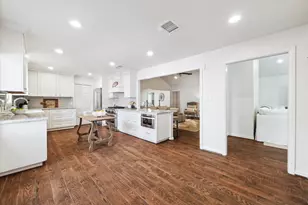737 Country Ln, Houston, TX 77024 - Photo 14