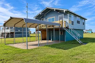 204 Teal Ln, Anahuac, TX 77514 - Photo 1