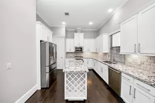 239 W 27th St, Houston, TX 77008 - Photo 6