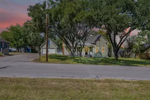 222 N Harris St, Bellville, TX 77418 - Photo 36