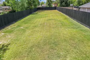 213 Sylvester Rd, Houston, TX 77009 - Photo 2