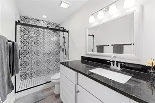 8223 Kingsbrook Rd, Houston, TX 77024 - Photo 6