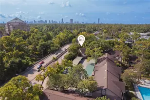 8223 Kingsbrook Rd, Houston, TX 77024 - Photo 10