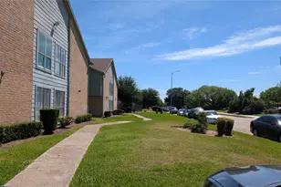 9350 Country Creek Dr, Houston, TX 77036 - Photo 2