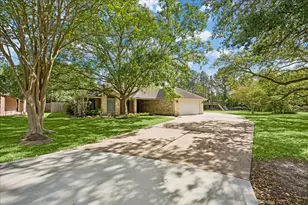 1215 Westglen Dr, Alvin, TX 77511 - Photo 2