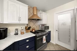 7911 Jonquil Dr, Texas City, TX 77591 - Photo 10