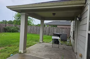 3130 Cambridge Meadows Ln, Dickinson, TX 77539 - Photo 6