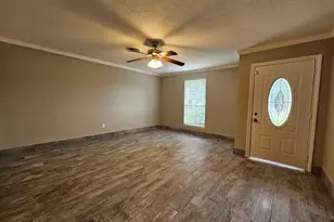 212 Harold Ln, Baytown, TX 77521 - Photo 4