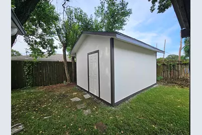 212 Harold Lane, Baytown, TX 77521 - Photo 34