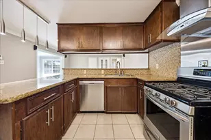 3630 Latma Dr, Houston, TX 77025 - Photo 6