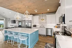 970 Pelican Ln, Crystal Beach, TX 77650 - Photo 4