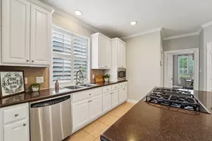 1611 Hill Spring Dr, Sugar Land, TX 77479 - Photo 16