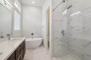 6304 Brighton Oaks Ln, Houston, TX 77008 - Photo 8