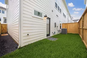 6304 Brighton Oaks Ln, Houston, TX 77008 - Photo 12