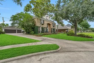 2111 Riverside Dr, League City, TX 77573 - Photo 2