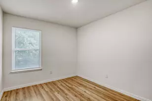 5626 Simsdale St, Houston, TX 77033 - Photo 4