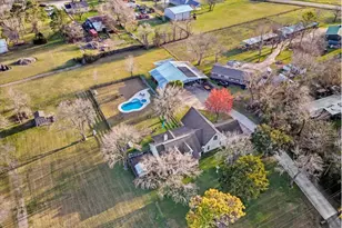 2320 Terrace Dr, Baytown, TX 77521 - Photo 1