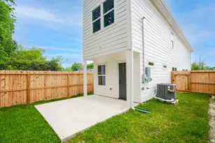 7903 Sunnyhill St, Houston, TX 77088 - Photo 32