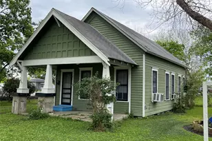 207 S 1st St, La Porte, TX 77571 - Photo 1