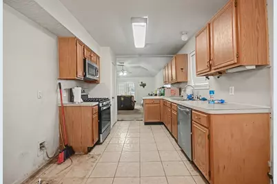 2914 Overland Trail, Dickinson, TX 77539 - Photo 6