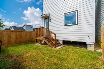 3210 A & B Retta Street, Houston, TX 77026 - Photo 8