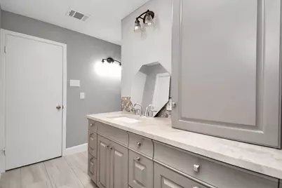 901 N Jones Street, Baytown, TX 77520 - Photo 22