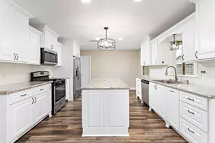 126 Wood Manor Ln, Sour Lake, TX 77659 - Photo 4