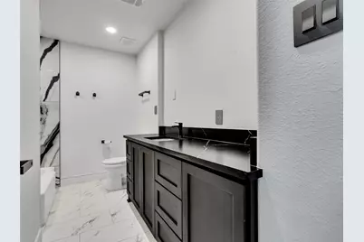 261 W Spreading Oak Drive, Houston, TX 77076 - Photo 18