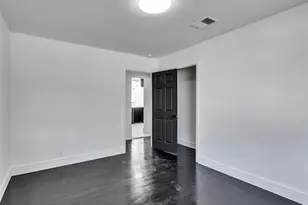 261 W Spreading Oak Dr, Houston, TX 77076 - Photo 16