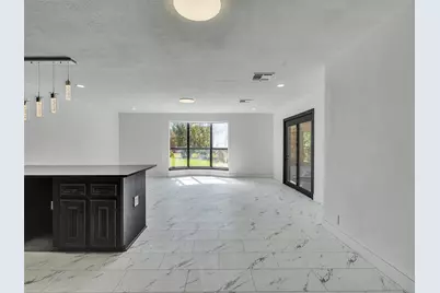 261 W Spreading Oak Drive, Houston, TX 77076 - Photo 8