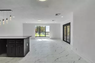 261 W Spreading Oak Dr, Houston, TX 77076 - Photo 8