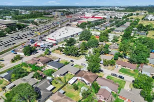 261 W Spreading Oak Dr, Houston, TX 77076 - Photo 32