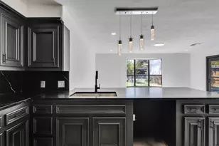 261 W Spreading Oak Dr, Houston, TX 77076 - Photo 14