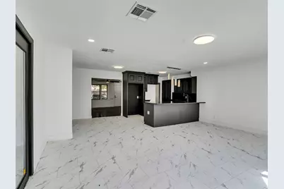 261 W Spreading Oak Drive, Houston, TX 77076 - Photo 10