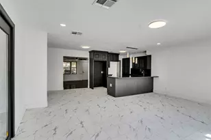 261 W Spreading Oak Dr, Houston, TX 77076 - Photo 10