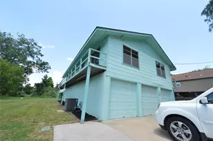 247 Selkirk Dr, Bay City, TX 77414 - Photo 2