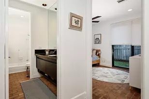 10 W Shady Ln, Houston, TX 77063 - Photo 36